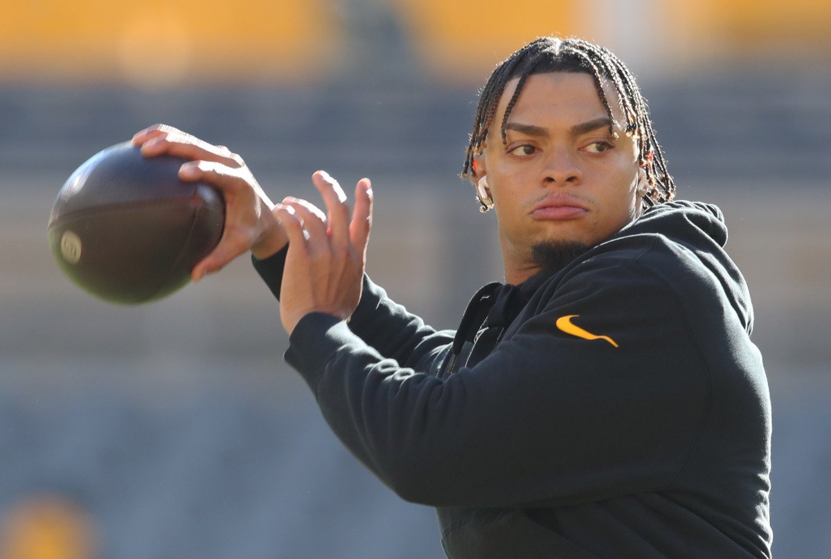 this image is of justin Fields