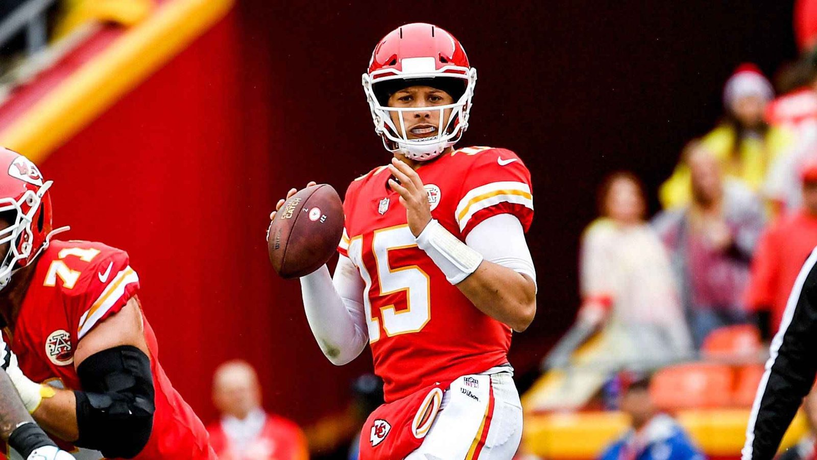 patrick mahoems playing nfl